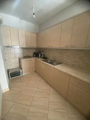Apartament 2+1 në shitje në Rruga Miço Plaka, Fier, 108 m². Foto 2 nga 12