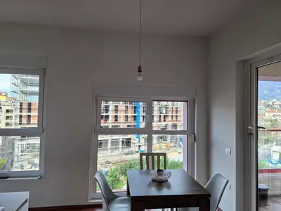 Apartament 2+1 me qera në Ali Demi, Tiranë, 85 m². Foto 3 nga 9