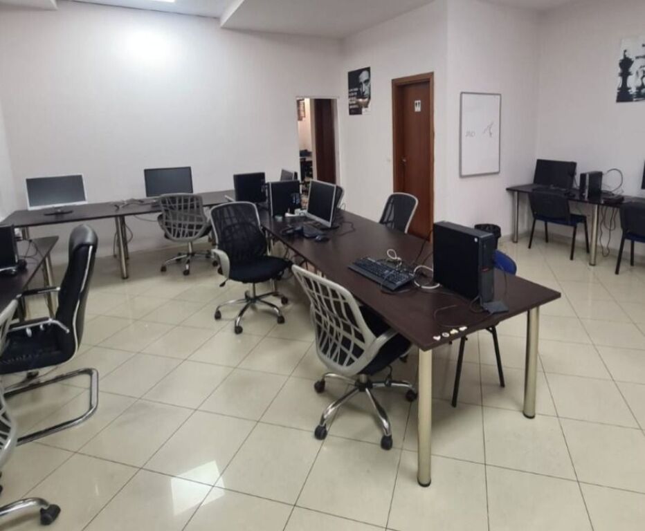 Ufficio in affitto a Rruga e Kavajës, Tirana, 140 m². Foto 2 di 3
