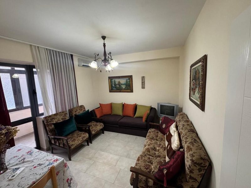 Apartament 1+1 me qera në Rruga e Dibrës, Tiranë, 70 m²