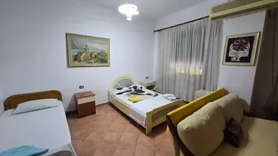 Apartament 2+1 me qera në Shallvaret, Tiranë, 100 m². Foto 2 nga 8