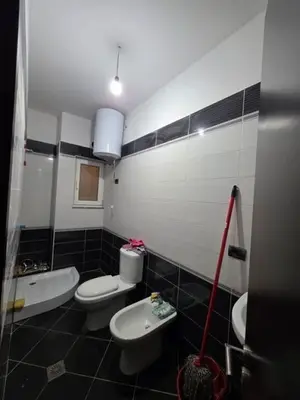 Appartamento 3+1 in vendita a Rruga Shtraus, Alessio, 125 m². Foto 6 di 9