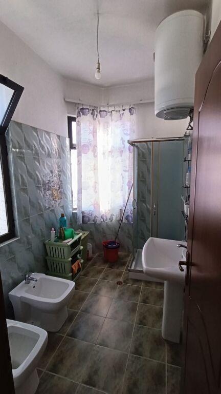 Apartament 2+1 me qera në Rruga Fuat Toptani, Tiranë, 95 m². Foto 4 nga 8