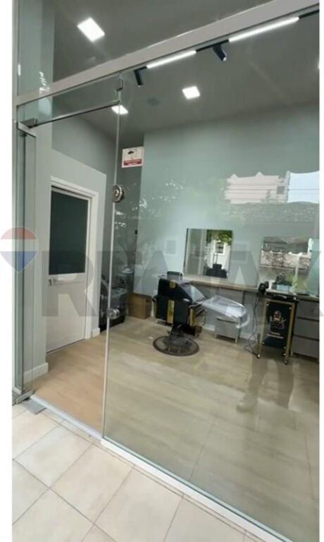 Negozio in vendita a Rruga e Barrikadave, Tirana, 24 m². Foto 2 di 3
