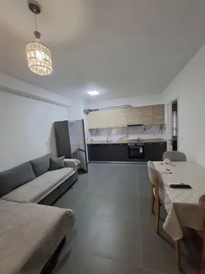Apartament 3+2 me qera në Rruga 5 Maji, Tiranë, 110 m². Foto 1 nga 7