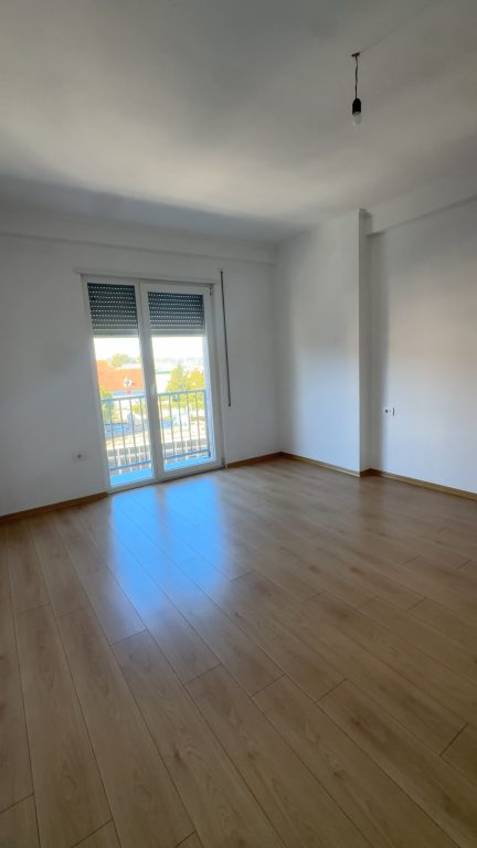 Apartament 1+1 në shitje në Bulevardi Blu, Kamëz, 77 m². Foto 1 nga 5