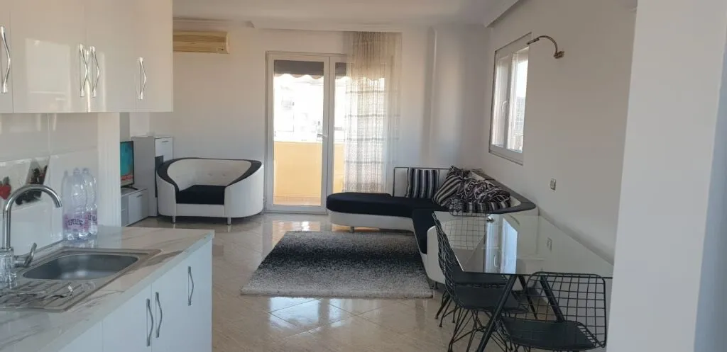 Apartment 1+1 for rent in Rruga Kongresi i Manastirit, Tirana, 85 m². Photo 1 of 10
