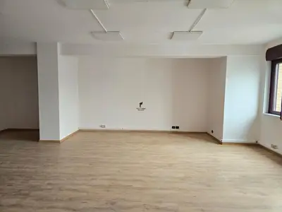 Ufficio in affitto a Sheshi Skënderbej, Tirana, 96 m². Foto 4 di 7