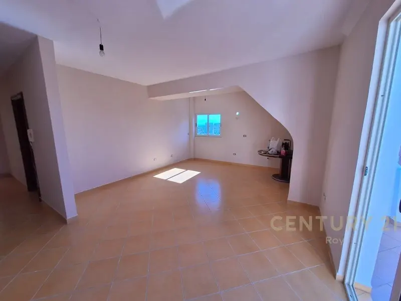 Appartamento 2+1 in vendita a Rruga Mujo Ulqinaku, Durazzo, 107 m²
