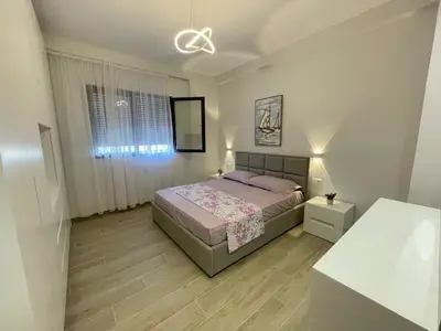 Apartament 2+1 me qera në Rruga Lef Sallata, Vlorë, 100 m². Foto 8 nga 12