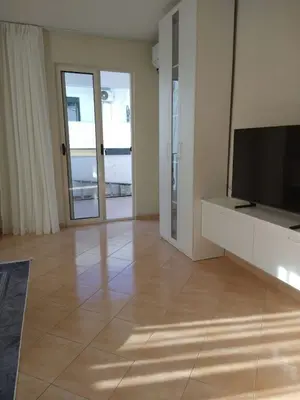 Apartament 1+1 me qera në Rruga Mujo Ulqinaku, Durrës, 90 m². Foto 5 nga 9