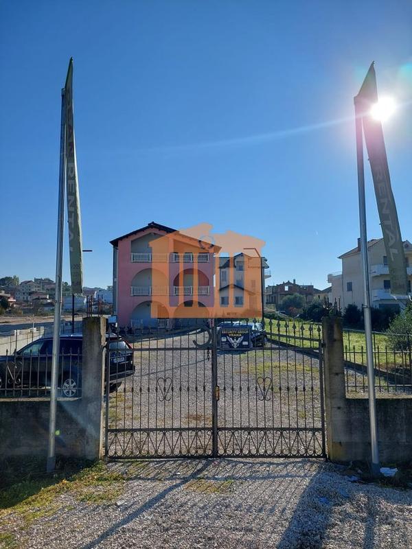 Villa in vendita a Buzë rrugës dytësore Durrës-Tiranë, Durazzo, 410 m²