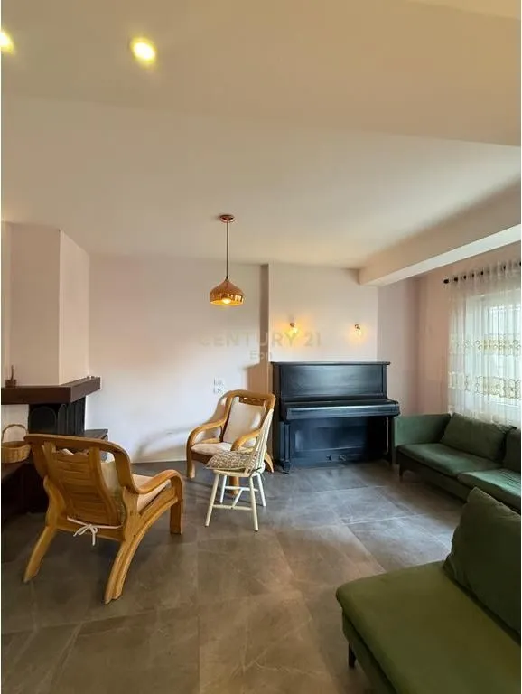 Apartment for sale in Rruga Mujo Ulqinaku, Durrës, 97 m². Photo 1 of 12