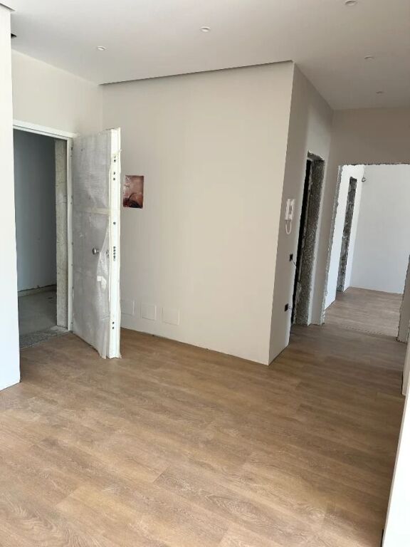 Ambient biznesi me qera në Komuna e Parisit, Tiranë, 117 m². Foto 3 nga 3