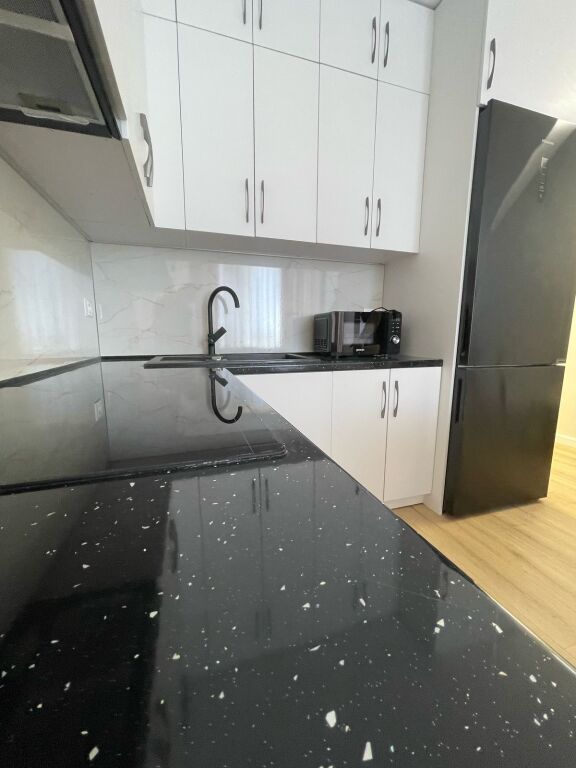 Appartamento 1+1 in affitto a Rruga Karl Gega, Tirana, 65 m². Foto 3 di 3