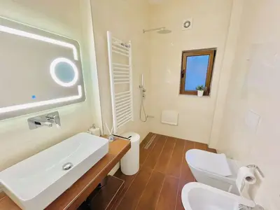 Apartament 2+1 me qera në Shallvaret, Tiranë, 100 m². Foto 10 nga 12