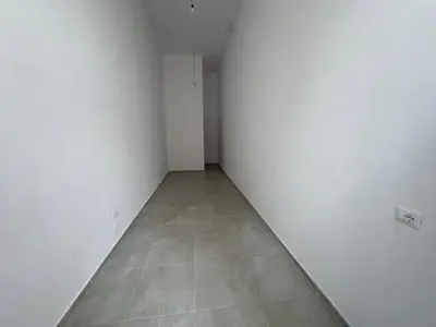Ambient biznesi me qera në Tregu Elektrik, Tiranë, 30 m². Foto 2 nga 3