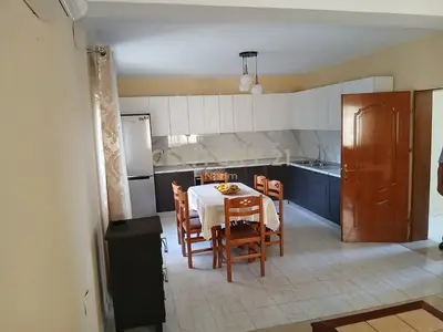 Apartament 1+1 me qera në Spitali Ushtarak, Tiranë, 120 m². Foto 2 nga 5