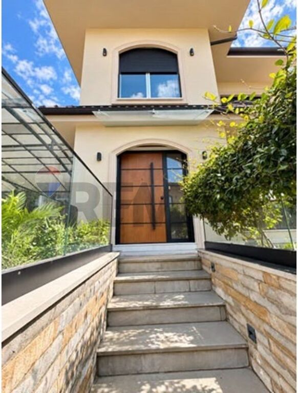 Villa for rent in TEG, Tirana, 499 m². Photo 2 of 3
