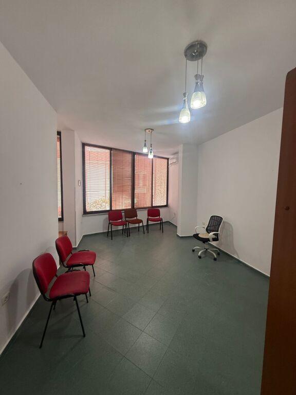 Ufficio in affitto a Tirana, 35 m². Foto 2 di 4