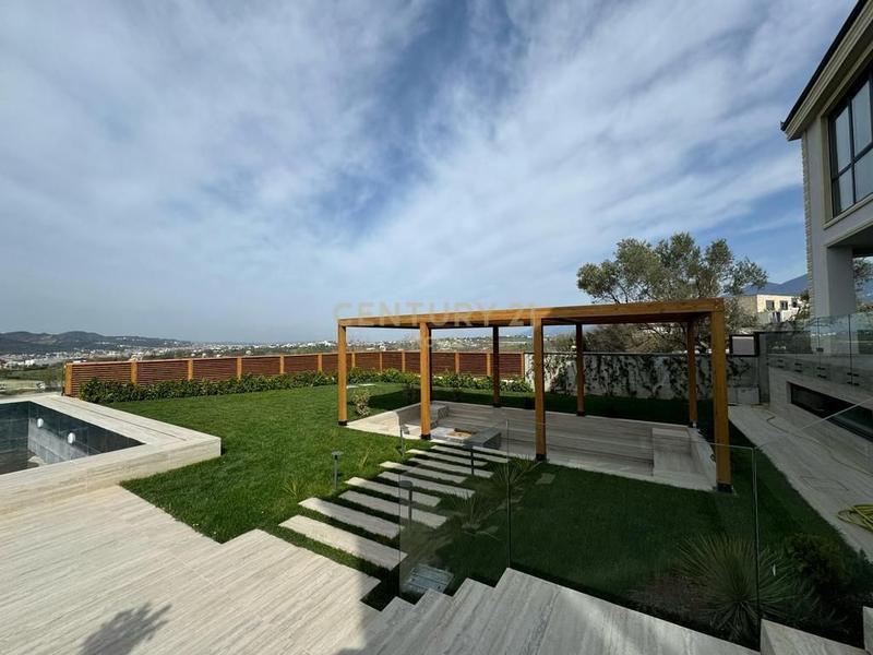 Vilë me qera në Rolling Hills Luxury Residences, Tiranë, 600 m². Foto 3 nga 12