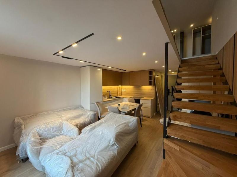 Apartament 1+1 në shitje në Pallati me Shigjeta, Tiranë, 96 m²