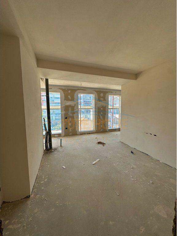 Apartament 2+1 në shitje në Komuna e Parisit, Tiranë, 129 m². Foto 2 nga 6