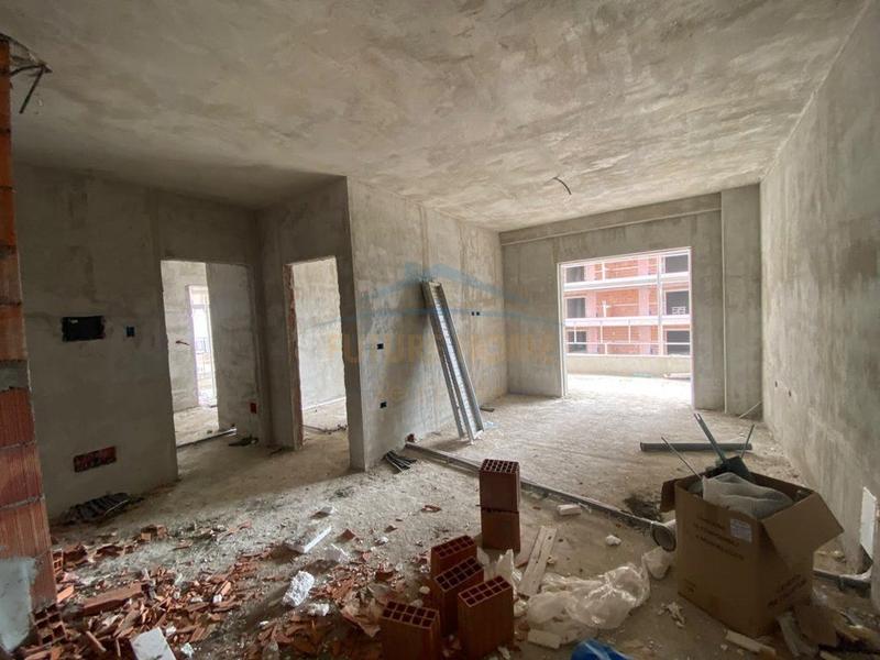 Appartamento 2+1 in vendita a Parku Ish-Fusha e Aviacionit, Tirana, 96 m²