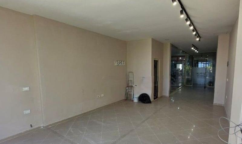 Negozio in vendita a Fresku, Tirana, 45 m²