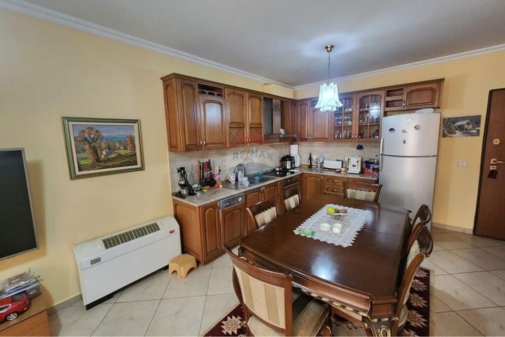 Apartment for sale in Komuna e Parisit, Tirana, 144 m². Photo 1 of 3