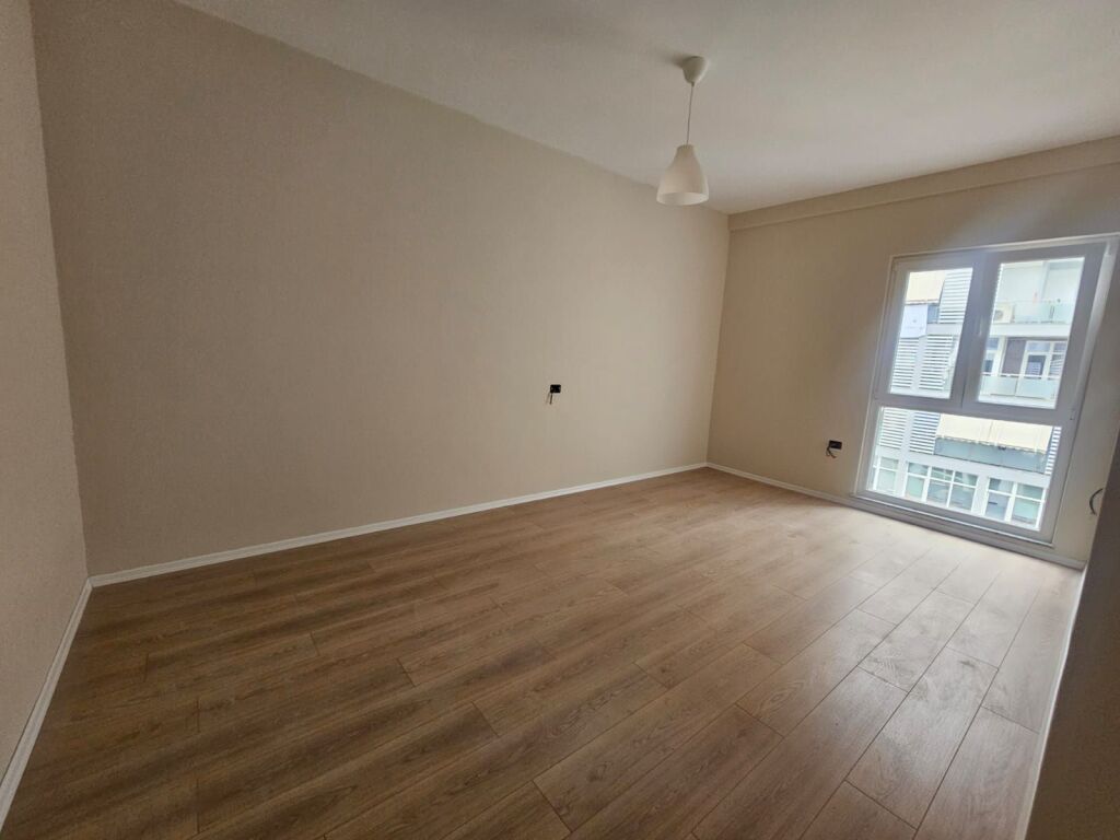 Ambient biznesi me qera në Komuna e Parisit, Tiranë, 125 m². Foto 2 nga 3