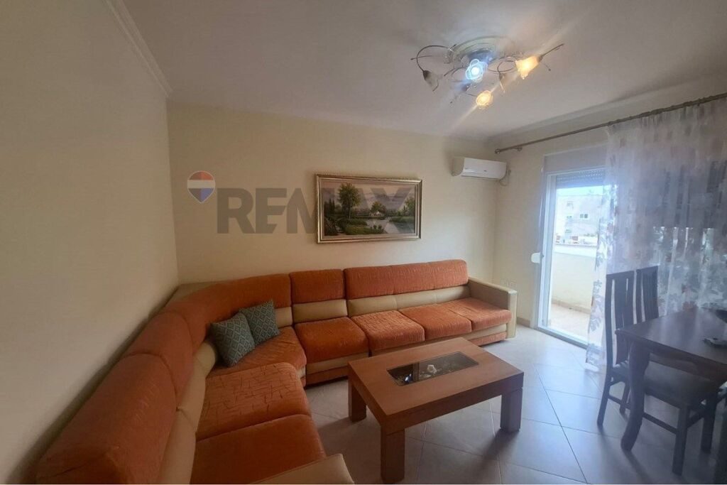 Apartament 2+1 me qera në Rruga Hajredin Haxhiraj, Vlorë, 85 m². Foto 1 nga 11