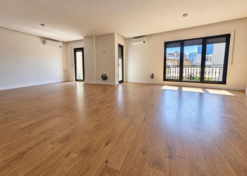 Office for rent in Rruga e Barrikadave, Tirana, 143 m²