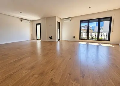 Ufficio in affitto a Rruga e Barrikadave, Tirana, 143 m². Foto 1 di 9