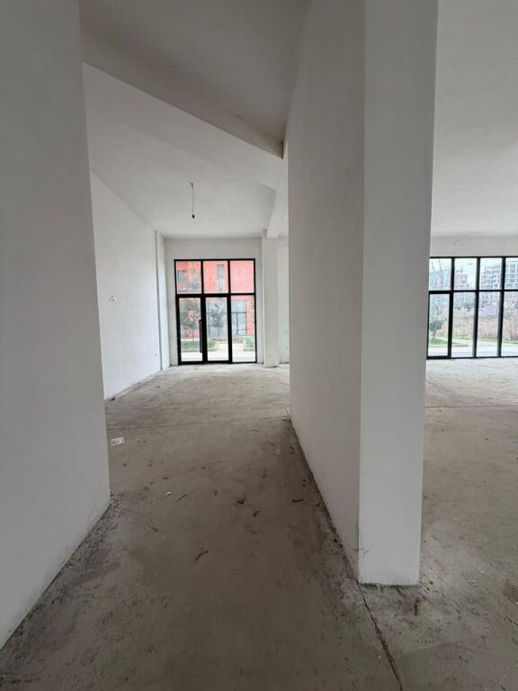 Commercial space for rent in Astir, Tirana, 300 m². Photo 1 of 3