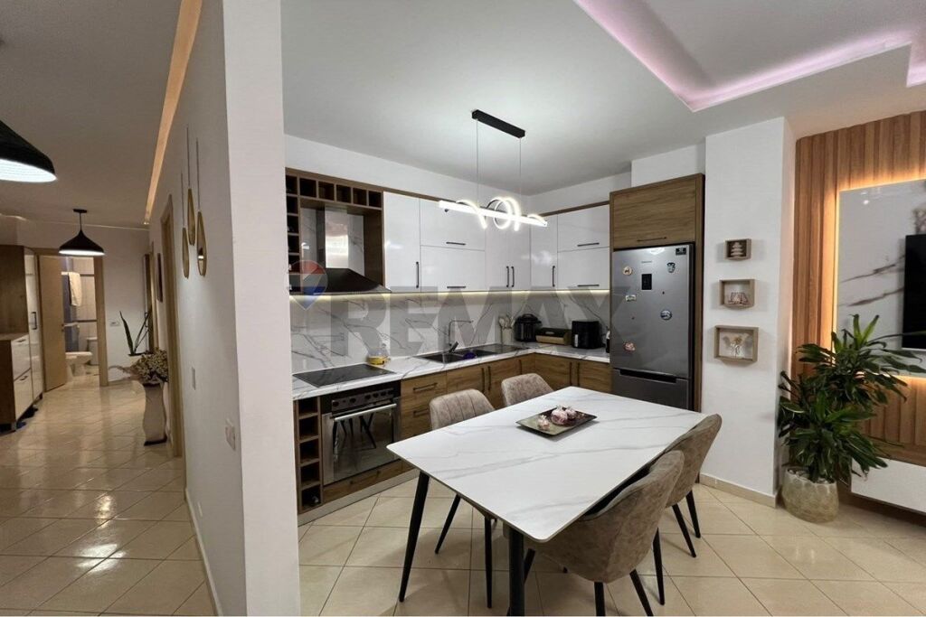Appartamento in vendita a Yzberisht, Tirana, 97 m². Foto 2 di 3