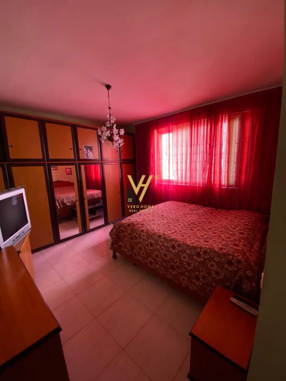 Apartament 2+1 me qera në Komuna e Parisit, Tiranë, 100 m². Foto 2 nga 3