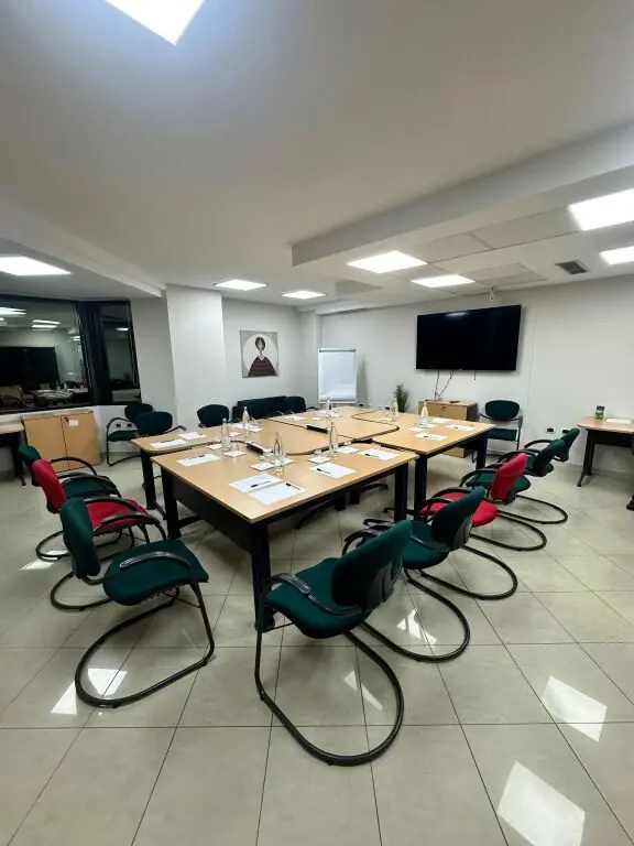 Zyrë me qera në Bulevardi Deshmoret e Kombit, Tiranë, 450 m²