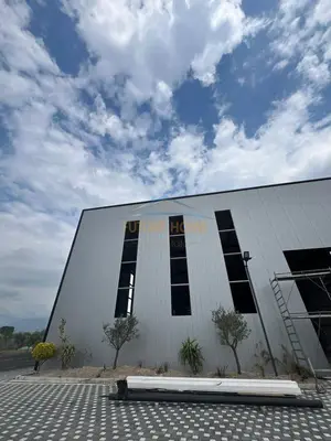 Magazinë me qera në Valias, Kamëz, 2 300 m². Foto 2 nga 4