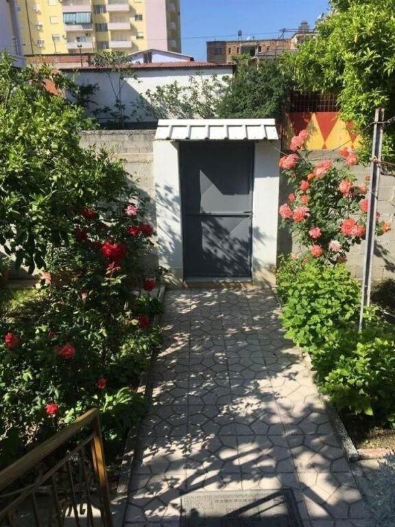 Shtëpi private me qera në Rruga 1 Maj, Fier, 100 m²