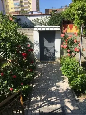 House for rent in Rruga 1 Maj, Fier, 100 m². Photo 1 of 8