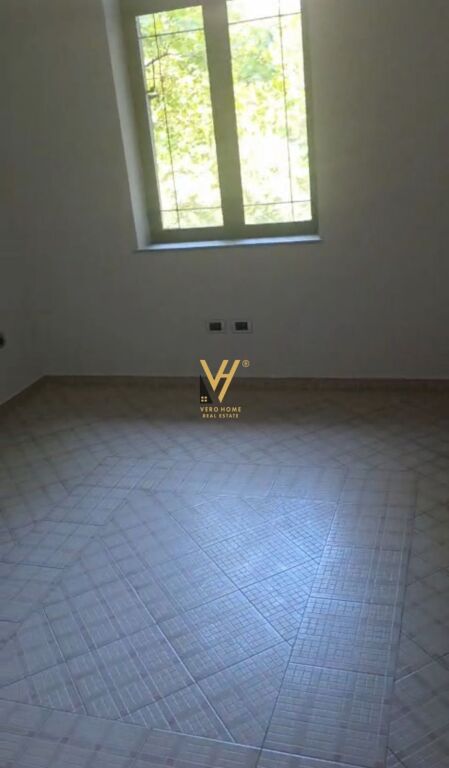 Zyrë me qera në Blloku, Tiranë, 110 m². Foto 2 nga 3