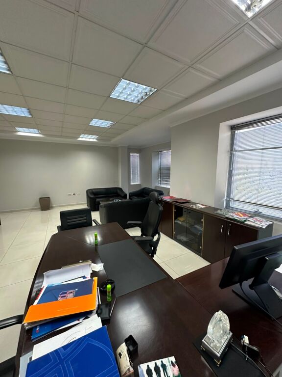 Magazzino in vendita a Vorë, 2.600 m². Foto 3 di 3