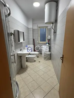 Apartament 1+1 me qera në Liqeni i Thatë, Tiranë, 92 m². Foto 3 nga 4