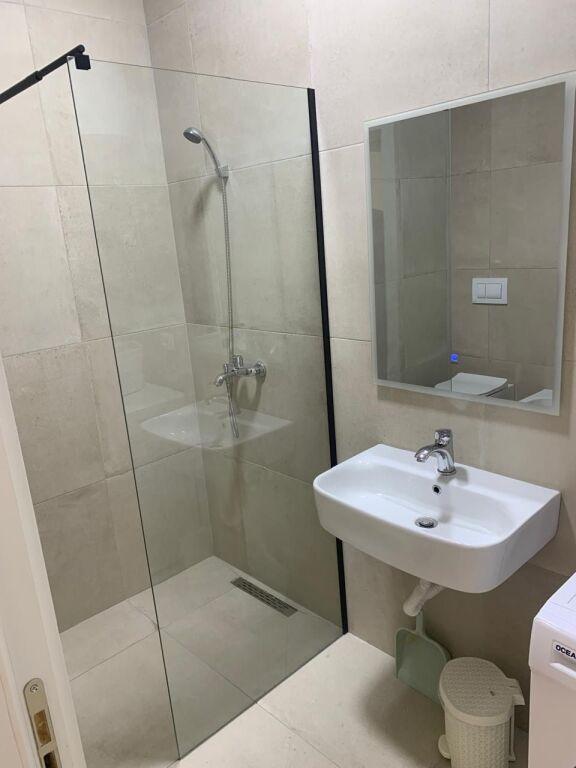 Apartament 1+1 me qera në Rruga Jordan Misja, Tiranë, 70 m². Foto 2 nga 8