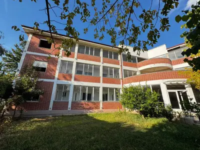 Locale commerciale in affitto a Linzë, Tirana, 900 m². Foto 5 di 10