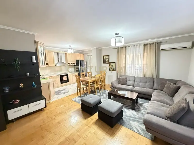 Appartamento 2+1 in vendita a Rruga e Elbasanit, Tirana, 107 m²