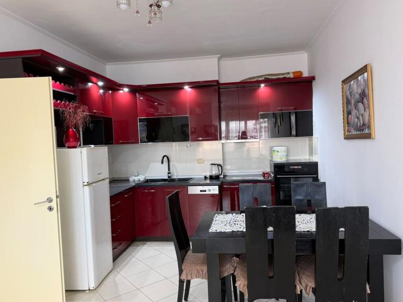 Apartament 2+1 me qera në Rruga Mujo Ulqinaku, Durrës, 100 m²