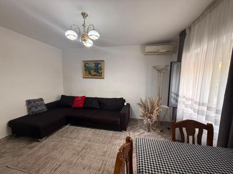 Apartament 2+1 në shitje në Sheshi Shtraus, Tiranë, 70 m². Foto 1 nga 7