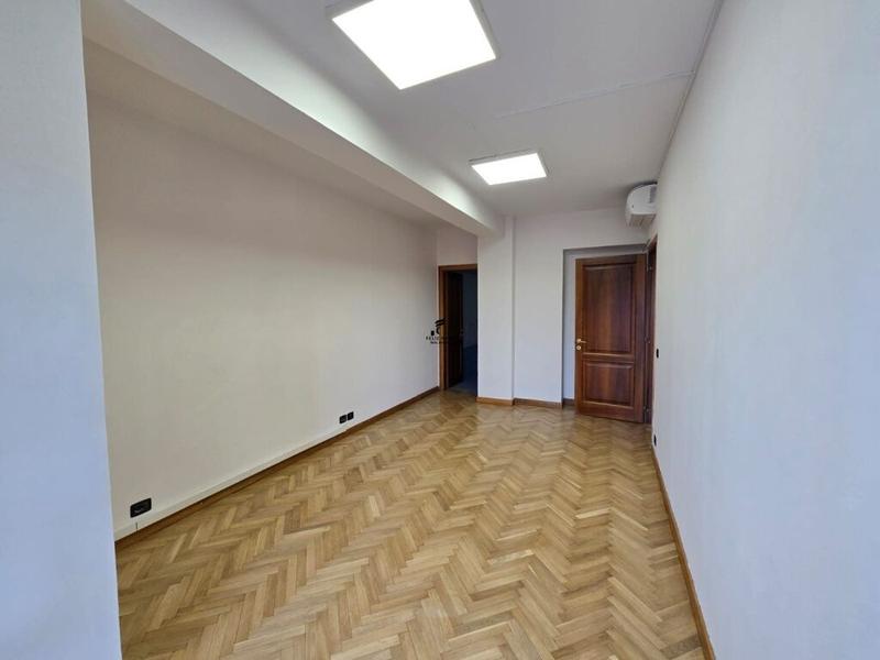 Office for rent in Sheshi Skënderbej, Tirana, 96 m²